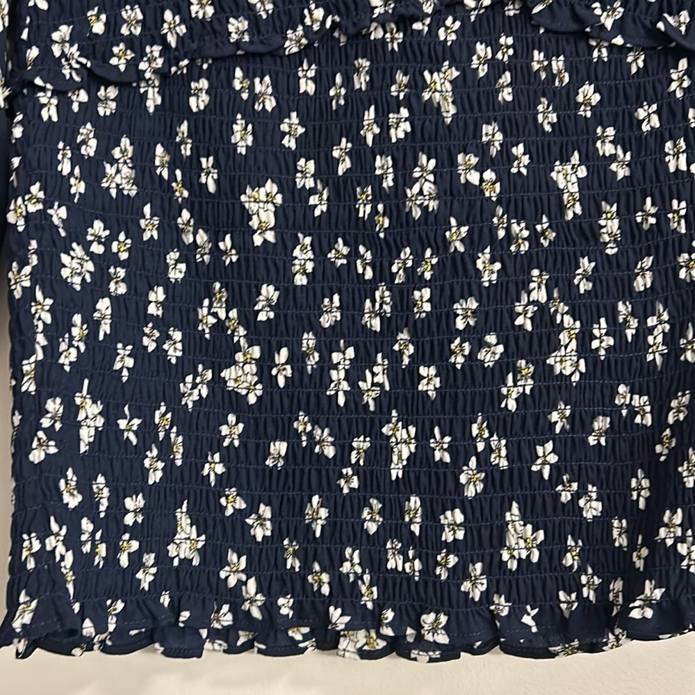 NWT BB Dakota Lost in Yesterday Floral Off Shoulder Smocked Top Small - Picture 5 of 11